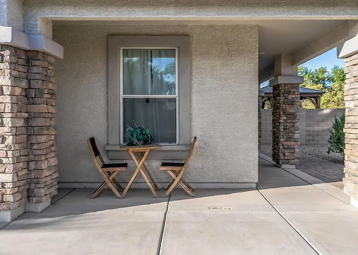 Spacious Entire Home 4B & 2.5B In Avondale Arizona