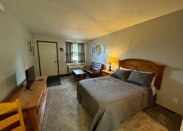 West Pines Motel