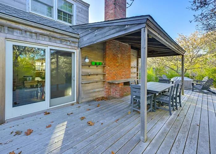 Walk To Amagansett Beach: Cottage W/ Deck!