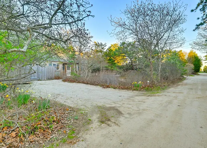 Walk To Amagansett Beach: Cottage W/ Deck!