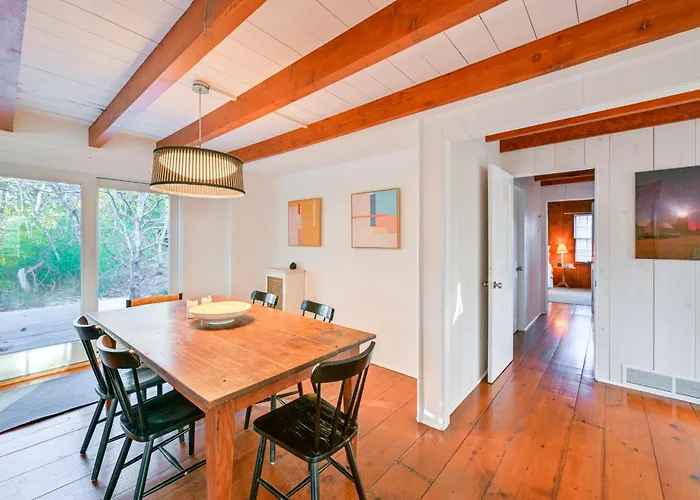 Walk To Amagansett Beach: Cottage W/ Deck!