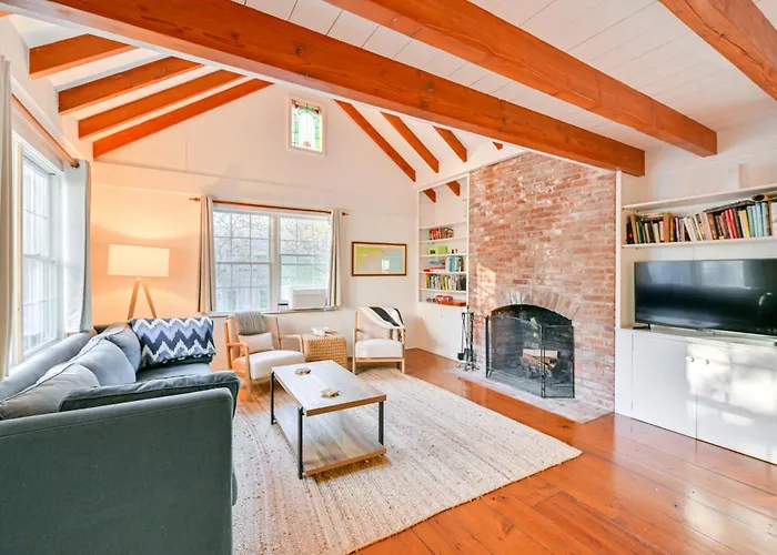 Walk To Amagansett Beach: Cottage W/ Deck!