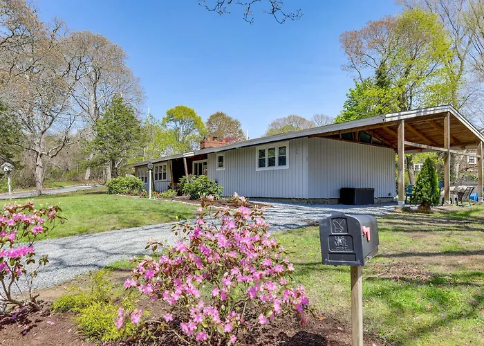 Steps To Beaches & Main Street: Hyannis Retreat