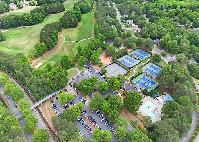 Modern Escape, Pool, Golf, Game Room, Gym, 10Min Lake & Downtown