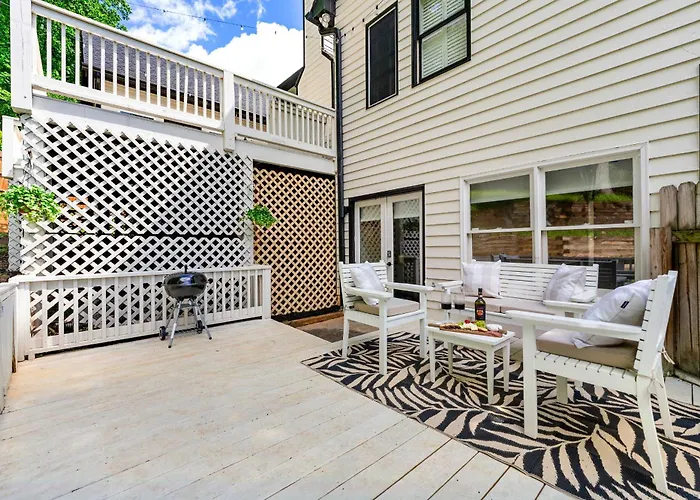 Modern Escape, Pool, Golf, Game Room, Gym, 10Min Lake & Downtown