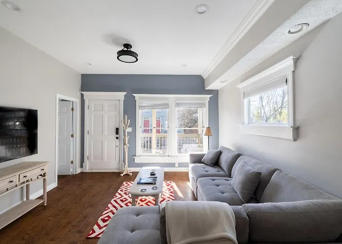 Luxurious Downtown Location - Entire House