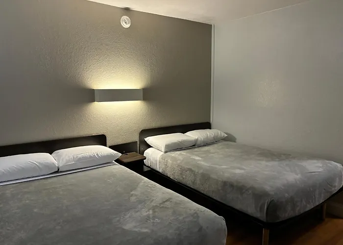 Motel 6 - Pensacola West
