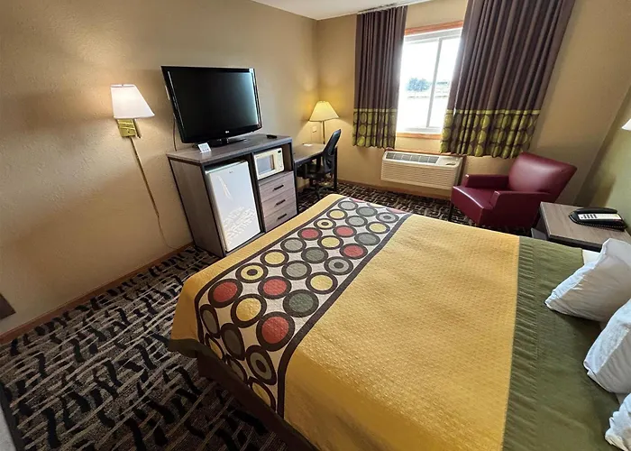 Super 8 By Wyndham Mclean/Bloomington Sw