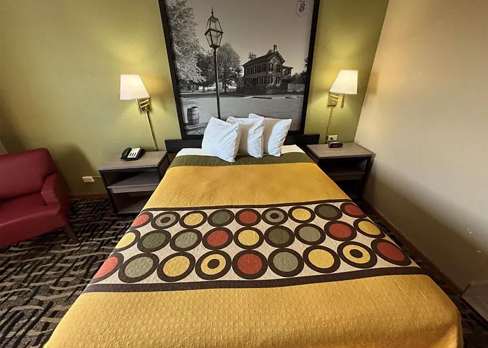 Super 8 By Wyndham Mclean/Bloomington Sw
