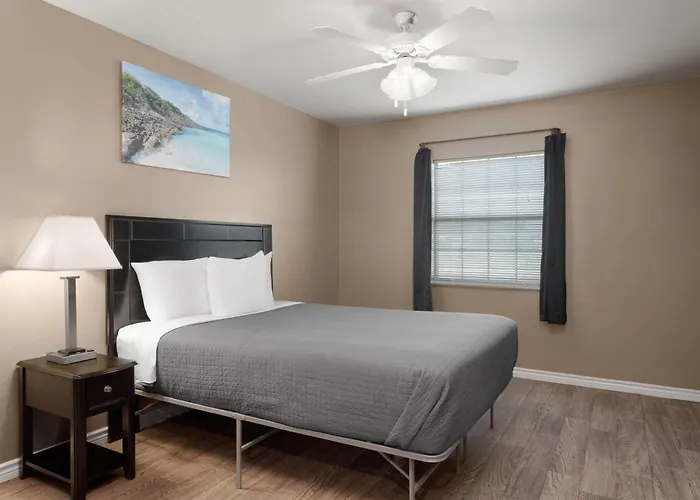 Eagle'S Den Suites Andrews A Travelodge By Wyndham
