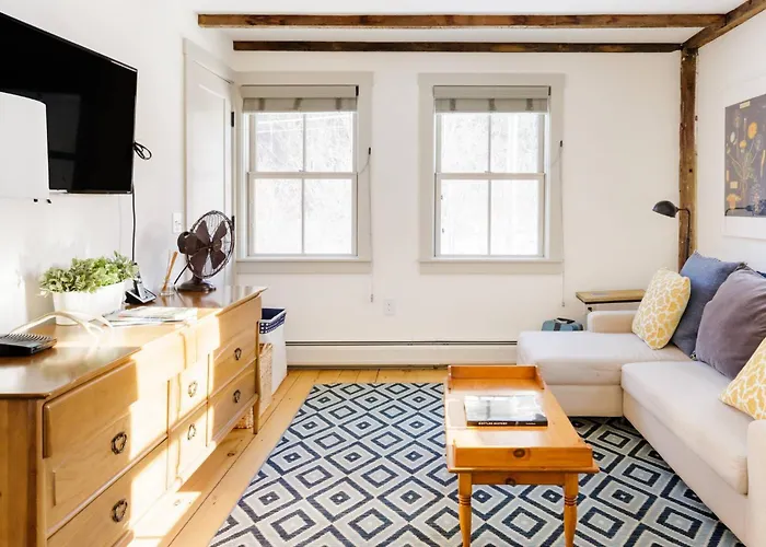 1830 Enchanting, Light-Filled Farmhouse Apartment