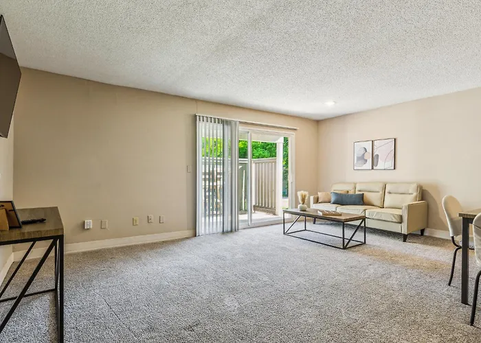 Rosehill Pointe 197 I Spacious 1 Bed 1 Bath