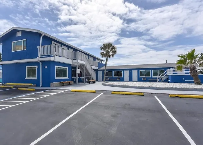 Modern Queen Suite #2 - Steps to Daytona Beach