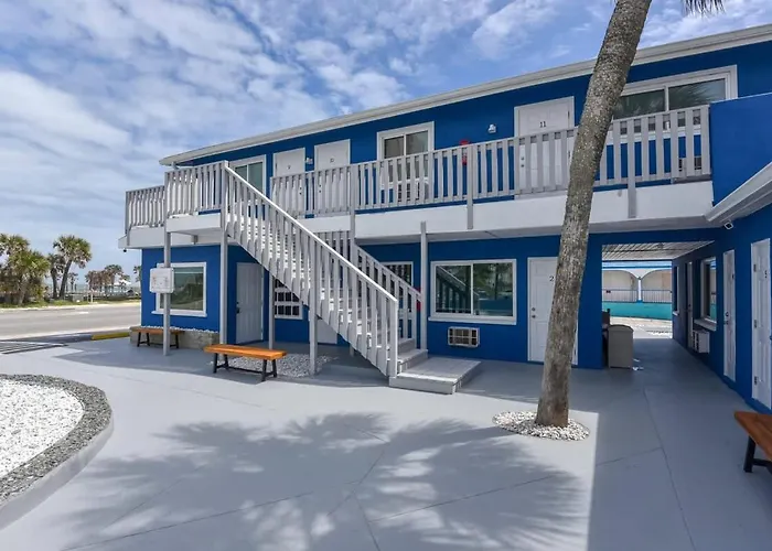 Modern Queen Suite #2 - Steps to Daytona Beach