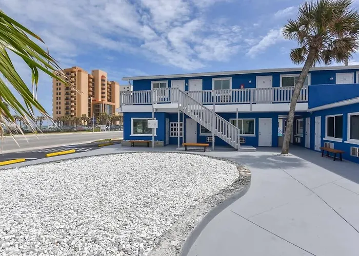 Breathtaking King Suite #9 Steps To Daytona Beach