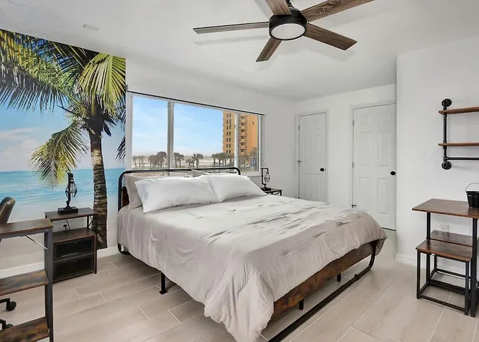 Breathtaking King Suite #9 Steps To Daytona Beach