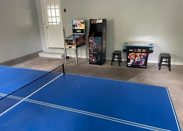 Cozy Home With Arcade, Ping Pong & Fenced Backyard