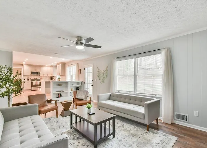 Cozy Home With Arcade, Ping Pong & Fenced Backyard