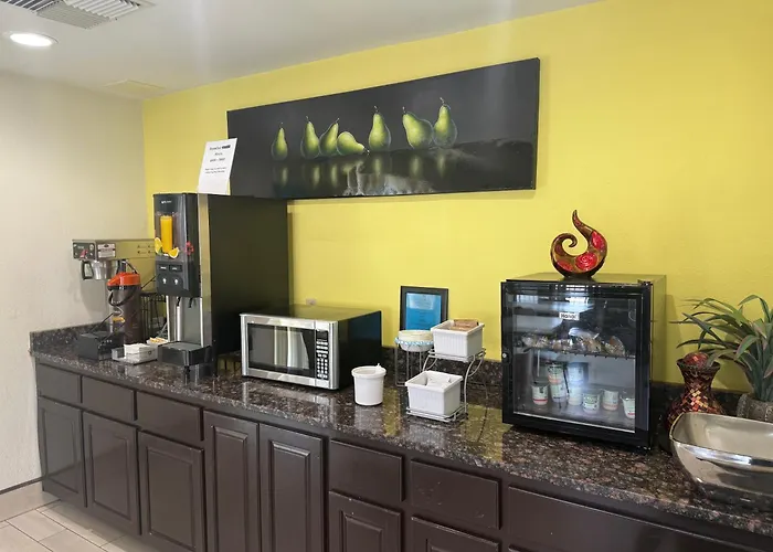 Super 8 By Wyndham Petersburg