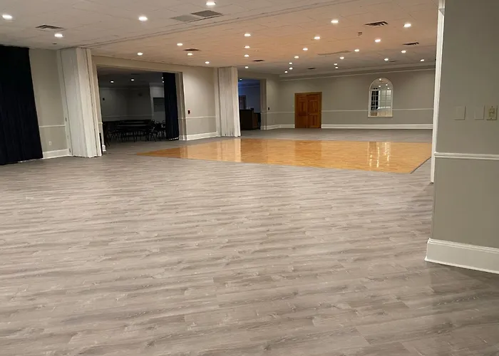 Whalers Inn And Suites