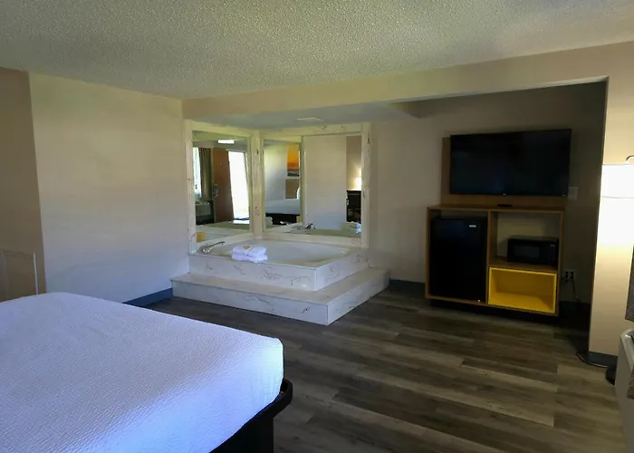 Days Inn And Suites By Wyndham Port Huron