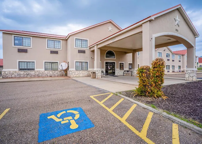 Days Inn & Suites By Wyndham Beeville