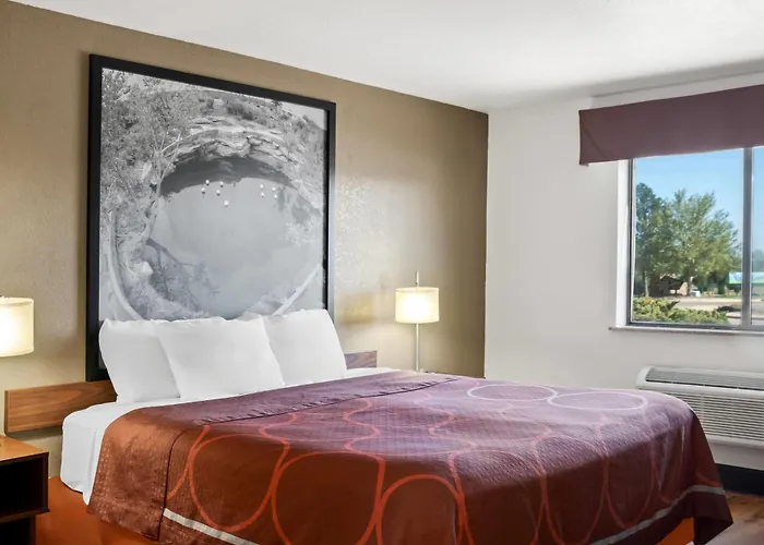 Super 8 By Wyndham Santa Rosa