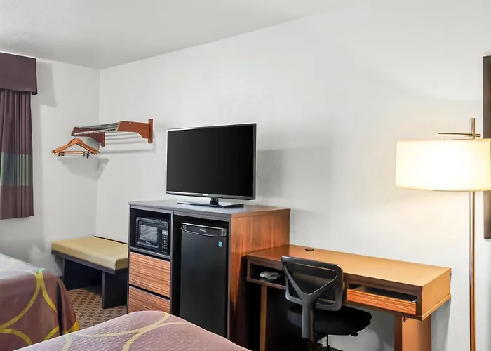 Super 8 By Wyndham Santa Rosa
