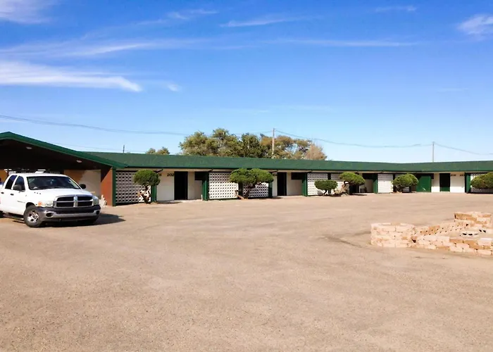 Hometown Inn By Oyo Lakin, Ks