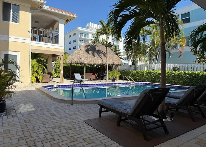 Beach Aqualina Apartments