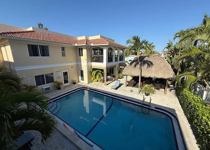 Beach Aqualina Apartments