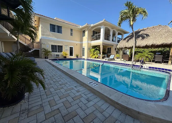 Beach Aqualina Apartments