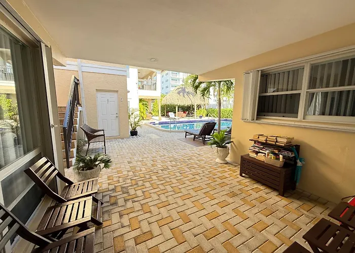 Beach Aqualina Apartments