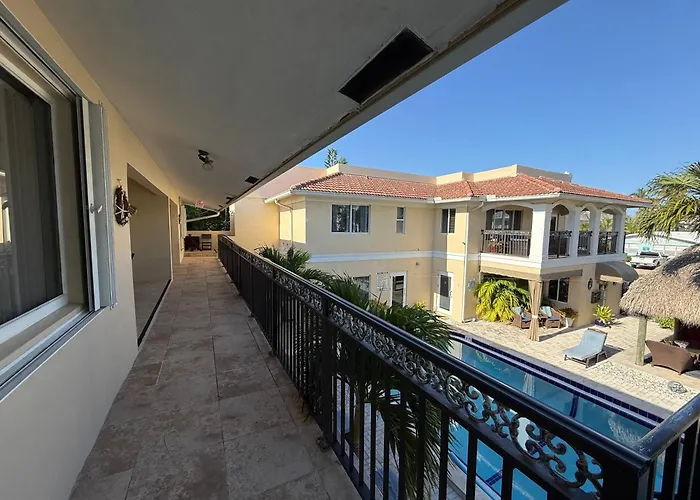 Beach Aqualina Apartments