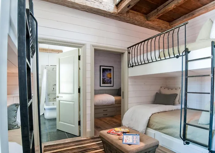 Eleven Scarp Ridge Lodge