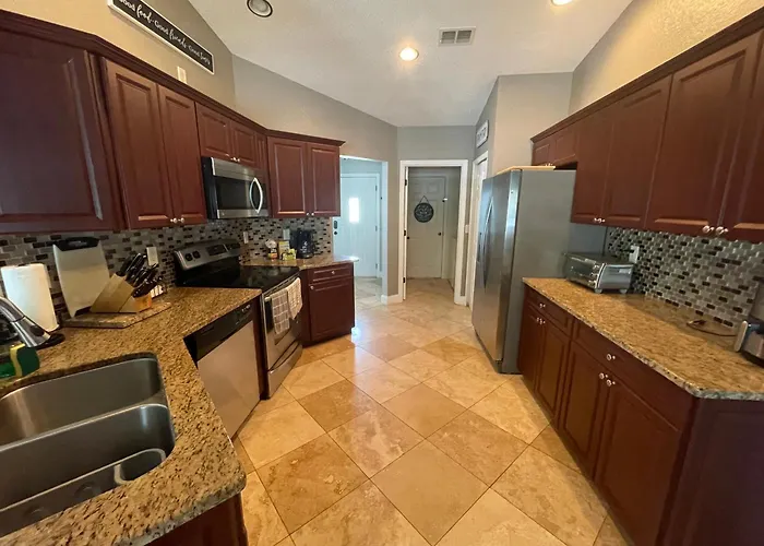 Modern 3Br Home, Saltwater Pool, Fenced Yard