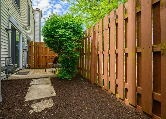 Quiet 2-Bedroom Condo With Garage And Fast Wi-Fi
