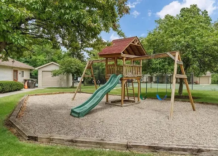 Quiet 2-Bedroom Condo With Garage And Fast Wi-Fi