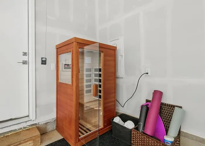 3Br W King Bed, Sauna, Parking-6 Min To Olde Town