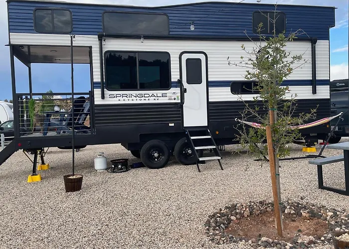 Tiny Home Lodge Near Zion And Bryce National Parks Hot Tub Coyote Moon