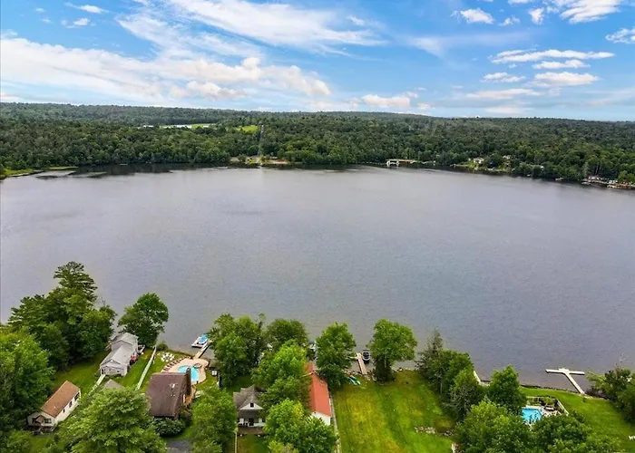 Catskills Lakefront With Hot Tub, Sauna And Theater