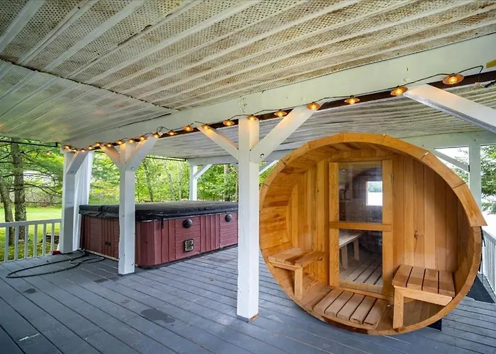 Catskills Lakefront With Hot Tub, Sauna And Theater