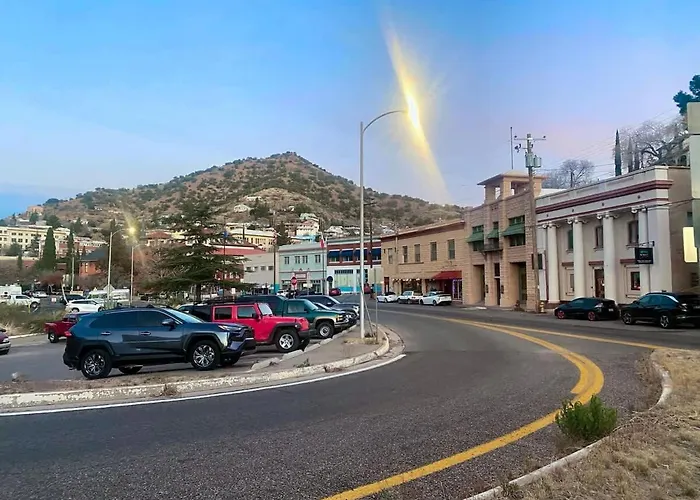 The Signature King With Mountain Views