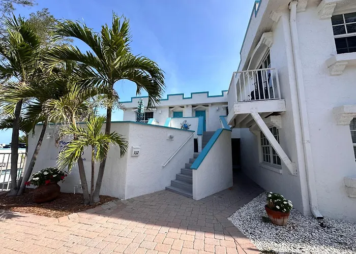 Alamanda Villas On Holmes Beach