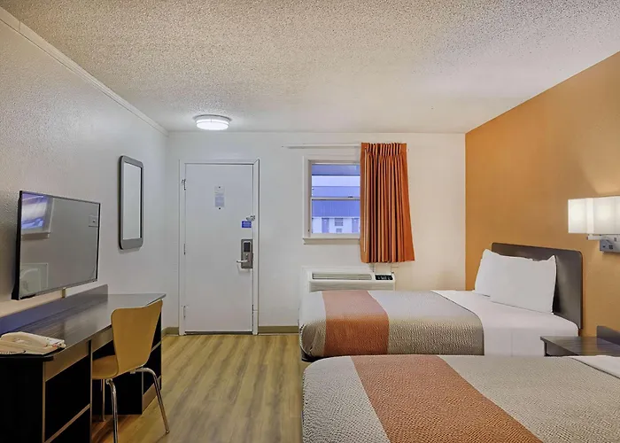 Motel 6 Sullivan Mo