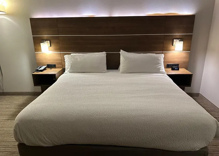 Holiday Inn Express & Suites Macon North By Ihg