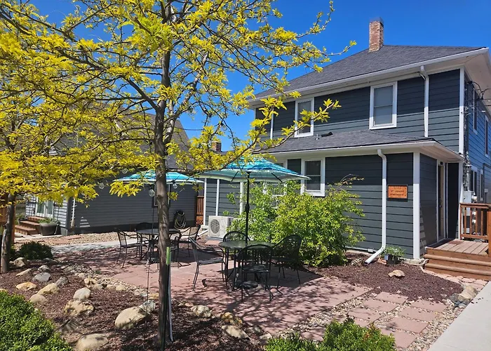 Downtown 1 Bedroom Charmer - Walk, Bike, Enjoy!!