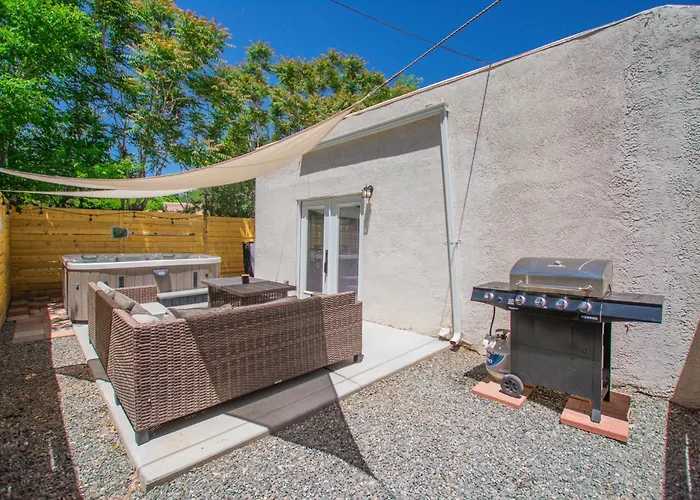 Cowboy Den-Private Hot Tub-Game Room-Pet Friendly-No Pet Fees!