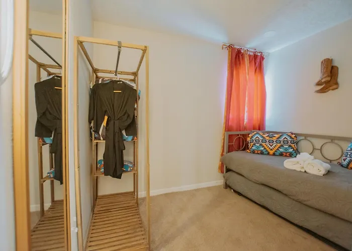 Cowboy Den-Private Hot Tub-Game Room-Pet Friendly-No Pet Fees!