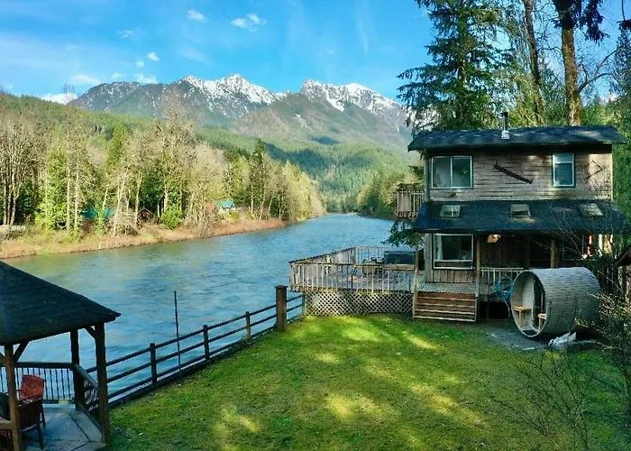 Riverfront Retreat Hot Tub Sauna Yard Gazebo And Views